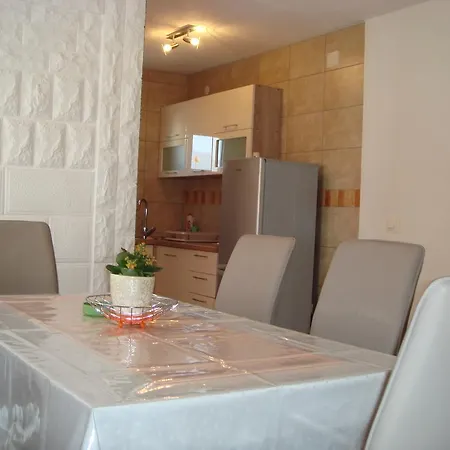 Apartment Rogosic 아파트