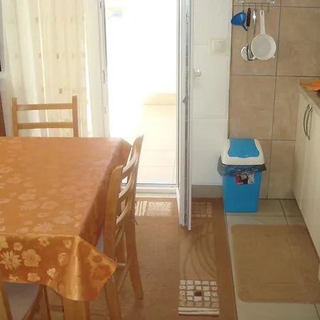 Apartment Rogosic Apartamento